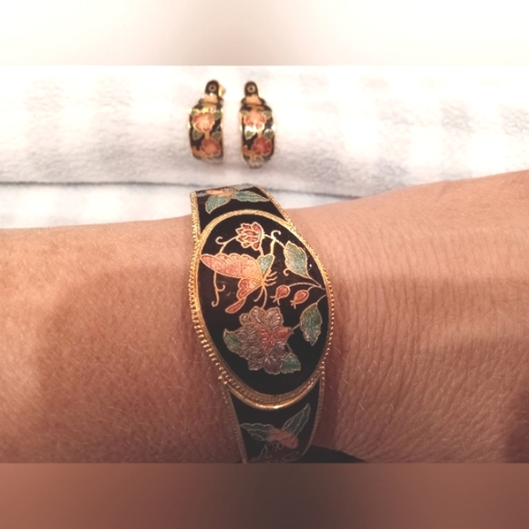 Gold toned cloisonne butterfly 🦋/floral black enamel 1" earring 2.25" bracelet - Picture 7 of 9